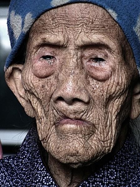 广西河池中国最年长寿星罗美珍过127岁生日(组图)
