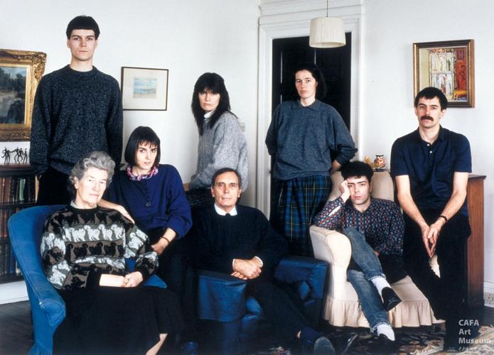 图8 托马斯·斯特鲁斯 《史密斯家族》 1989年斯特鲁斯的家庭肖像系列