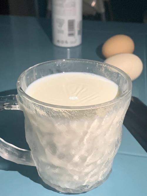 热的纯牛奶为什么上面有一层