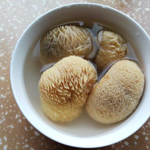 海参菌菇炖鸡汤,营养滋补汤,适合秋天
