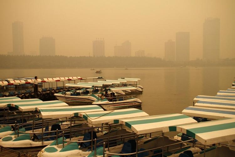 黄雾弥漫南京遭遇重度污染变黄城组图