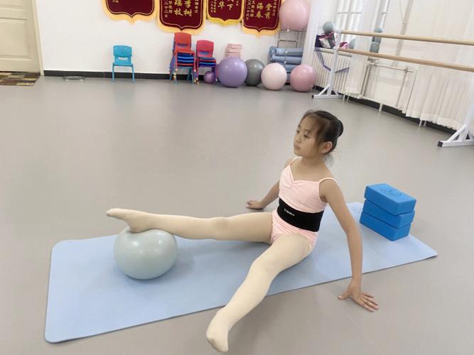 芭蕾到底需不需要压腿