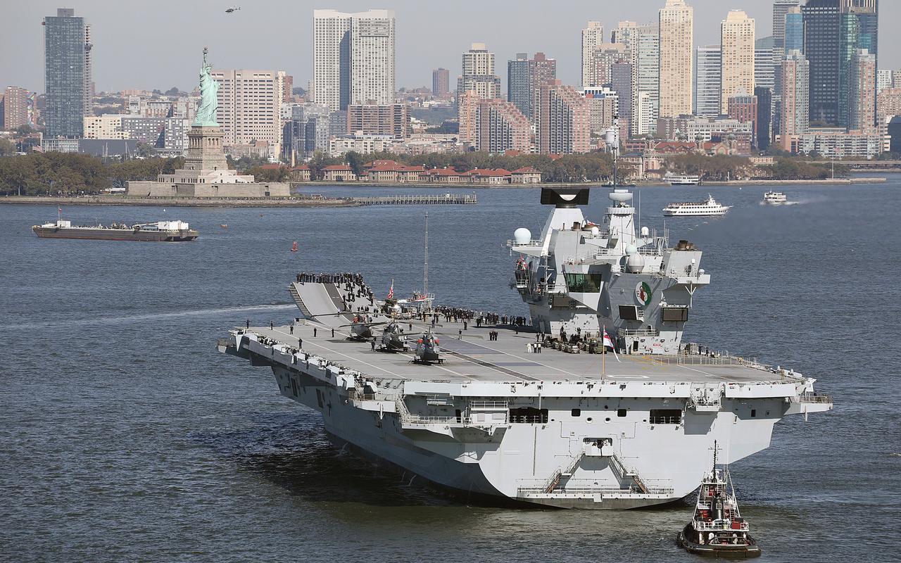 英国皇家海军伊丽莎白女王号航母首次抵达美国纽约