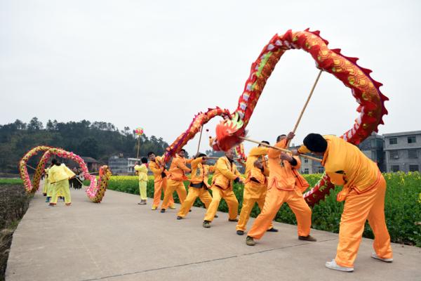 郴州安仁县举办省级非遗民俗活动龙灯会庆元宵佳节