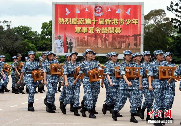 高清香港青少年军事夏令营开训5