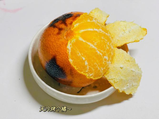 冬天不宜吃过多冰冷的水果,所以,像橘子92在寒冷的冬天里,烤着吃会