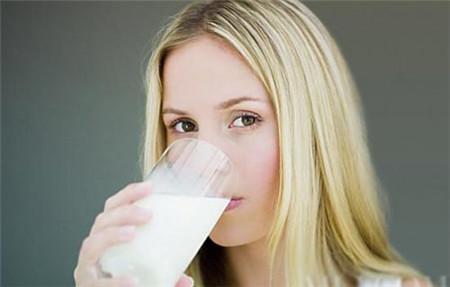 女人可以自己喝到自己的奶吗