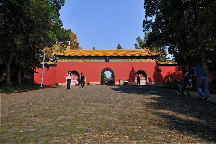 被列为世界文化遗产的什么陵坐落于南京市玄武区紫金山