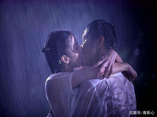 李晨和宋佳雨中浪漫吻戏
