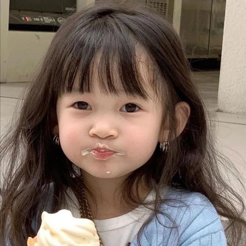 可爱小女孩吃冰淇淋头像