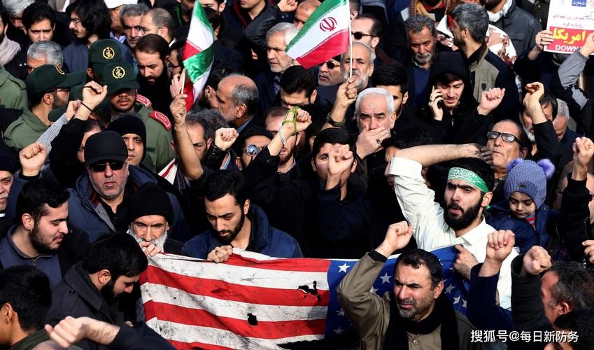 图为伊朗民众反对美国制裁