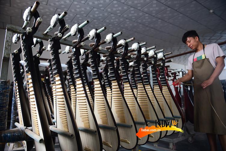 省肃宁县的民族乐器制造是当地特色产业,拥有生产企业60多家,年产古筝