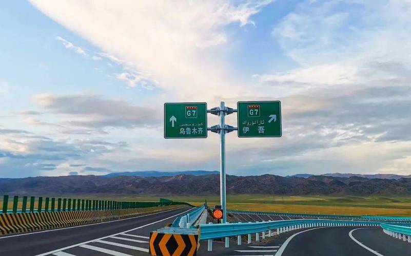 g7京新高速入选中国最美公路入疆第一景此生必去一次
