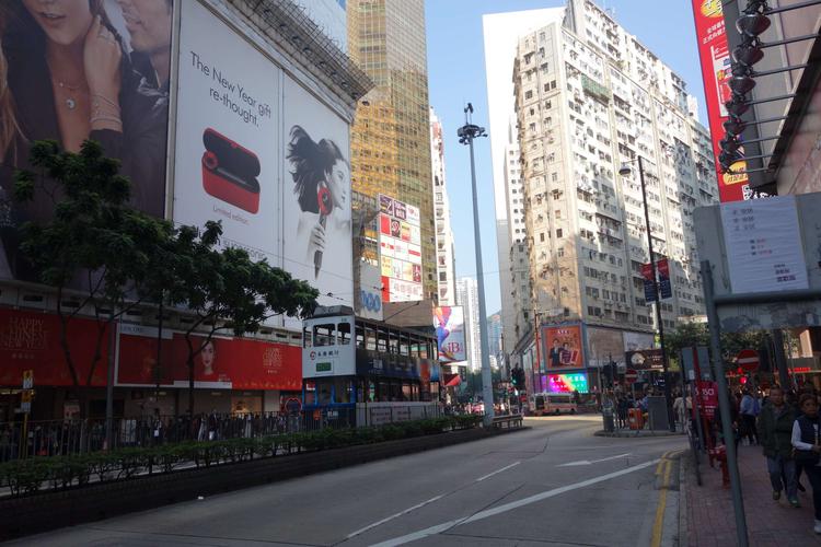 繁华的商业街使香港成为购物天堂.