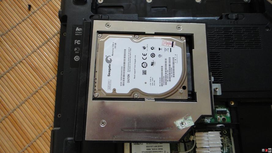 联想y450之拆机换内存换硬盘及灰尘的清理