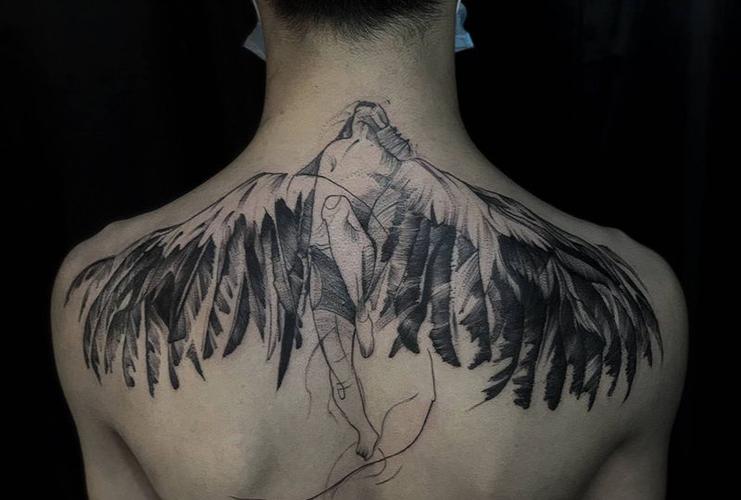 天使翅膀纹身图片_背部纹身图案
