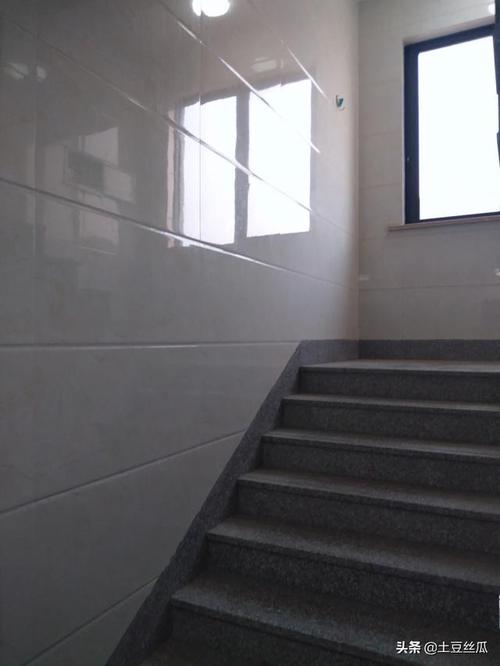 楼梯墙砖斜贴法视频