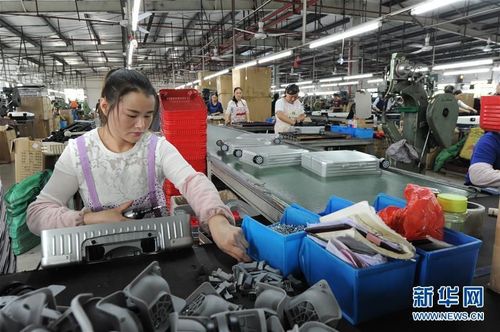 江西新干:箱包产业带动就业
