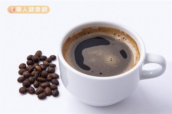 更年期和哺乳妈咪应特别控制咖啡的摄取量,以免增加骨质疏松的机率或