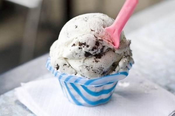 冰淇淋冰甜可口当心甜蜜陷阱冰淇淋的含糖量多高人一天吃几个冰淇淋最