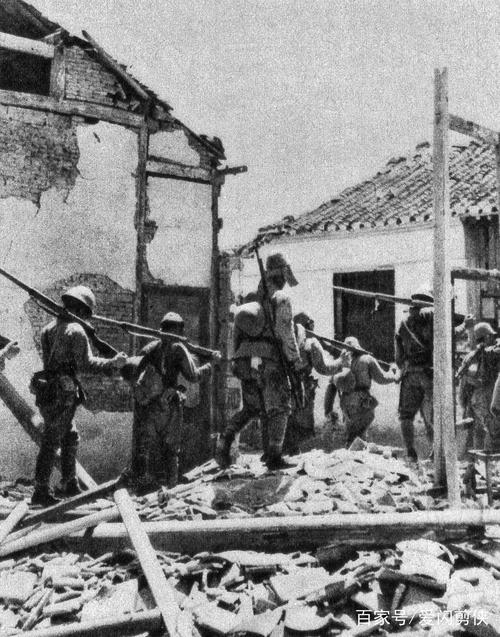 1937年9月4日,淞沪会战,被日军轰炸的吴淞炮台