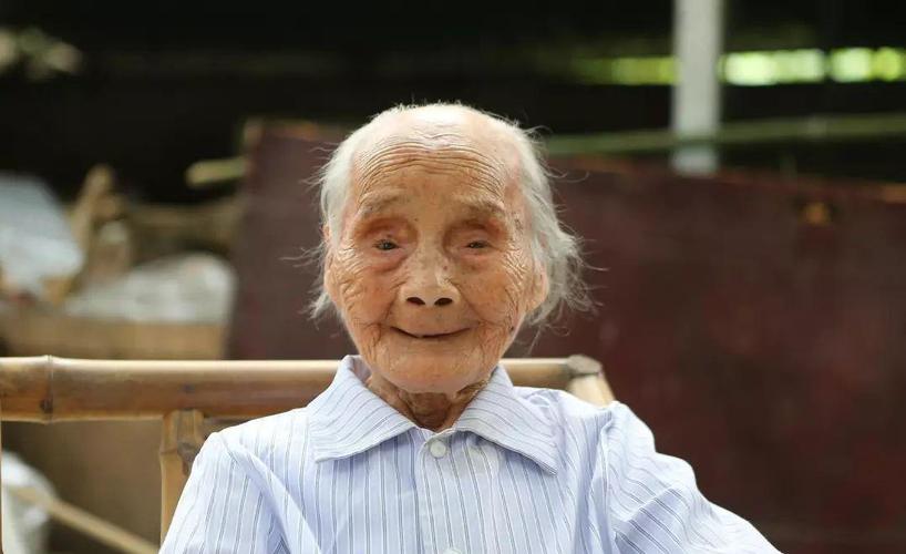 四川最长寿老人119岁了!90多岁时还能打谷子