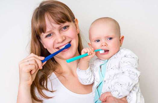 给小宝宝刷牙需要用牙膏吗怎样正确刷牙