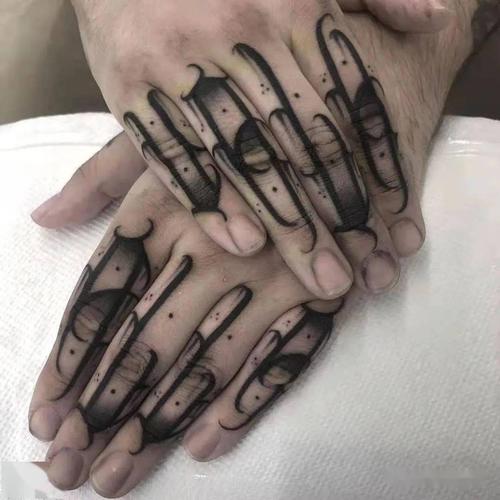 手指纹身暗黑花体字母