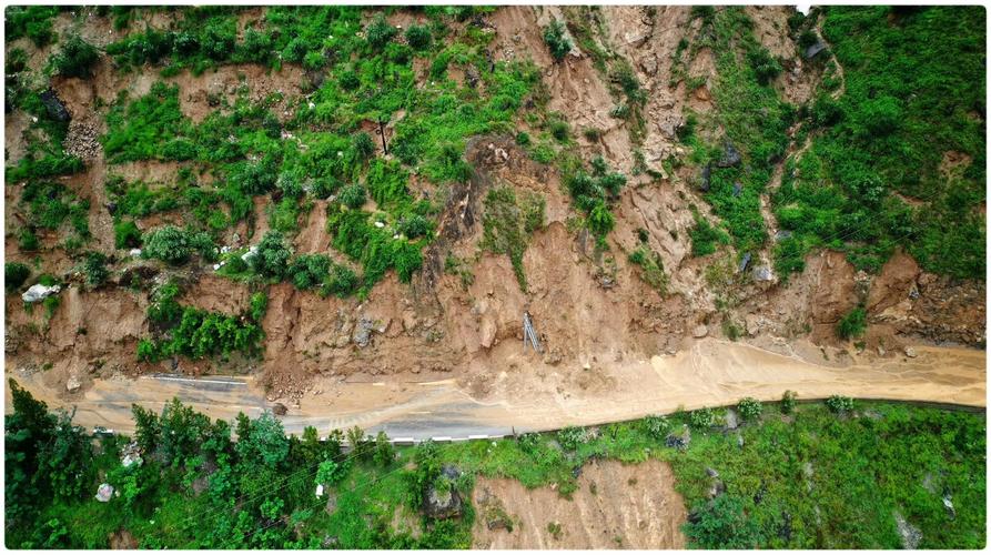 甘肃陇南文县受降雨影响发生泥石流地质灾害