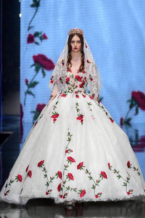 ameliacasablanca的玫瑰婚纱一眼就心动丨2020米兰婚纱时装周