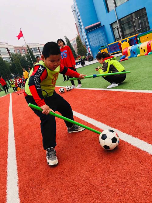 相约同城 快乐足球——大路第一幼儿园举办民族团结足球体验活动