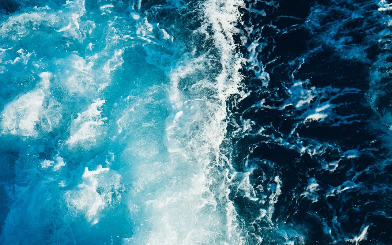 优美蓝色大海海浪风景图片桌面壁纸