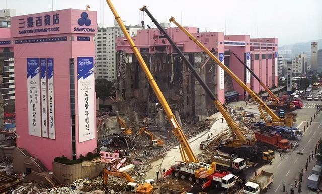只为一天营业额20秒害死502人韩国三丰百货大楼倒塌事件