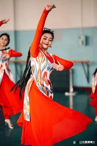 一起欣赏新疆舞蹈