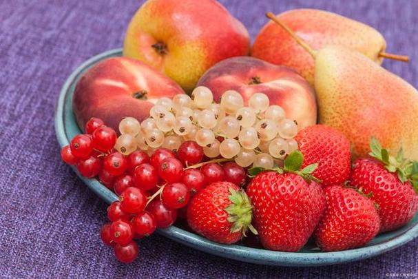 孕期应该避免吃什么水果?哪些水果对胎儿和孕妇健康最有益?