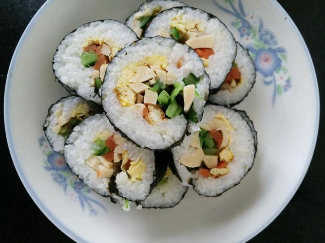 >> 文章内容 >> 寿司的做法 正宗日本寿司的做法答:一,寿司醋调法材料