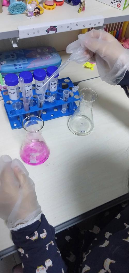 酚酞指示剂遇酸碱溶液的变色实验