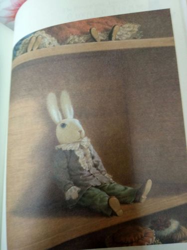 从前,哦,奇妙的从前,有一只小兔子找到了回家的路!