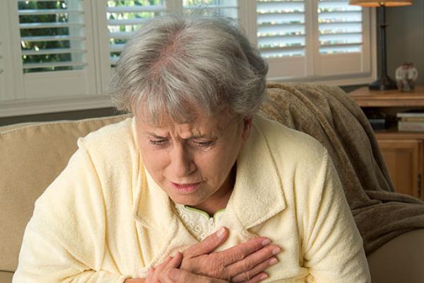 心脏病发作时应如何采取正确的急救措施?