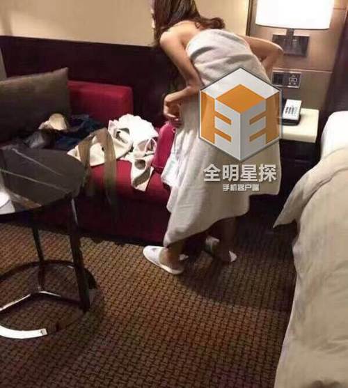 14日凌晨,王宝强微博宣布离婚,发声明称妻子马蓉出轨自己的经纪人宋喆