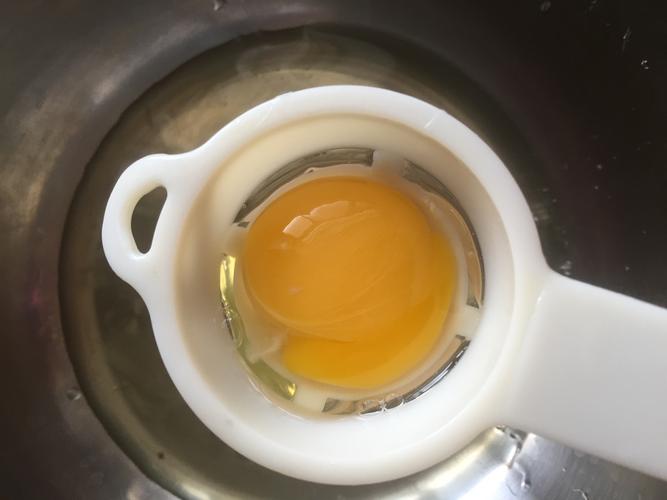 把鸡蛋蛋清蛋黄分离