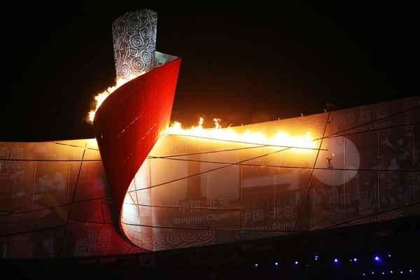 第29就北京奥林匹克运动会开幕式,李宁点燃奥运主火炬
