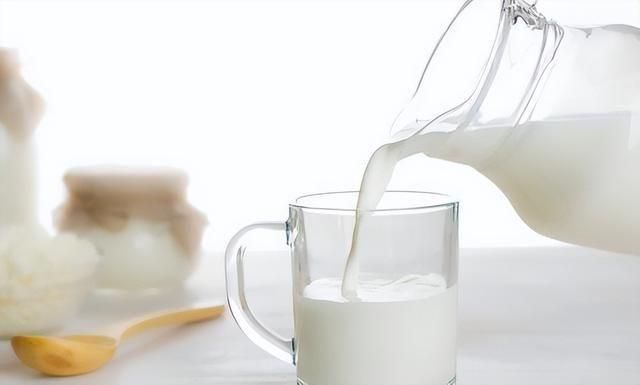 医生:喝牛奶时,尽量注意4个禁忌|酸奶|豆浆|冷饮|乳糖_网易订阅