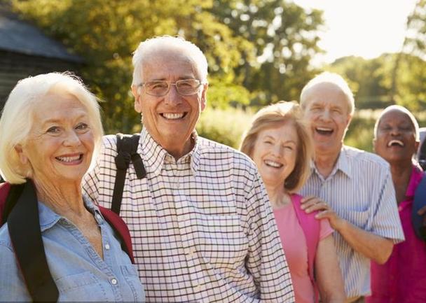 科学家走访了近千位百岁老人发现了长寿者共性并非运动和饮食