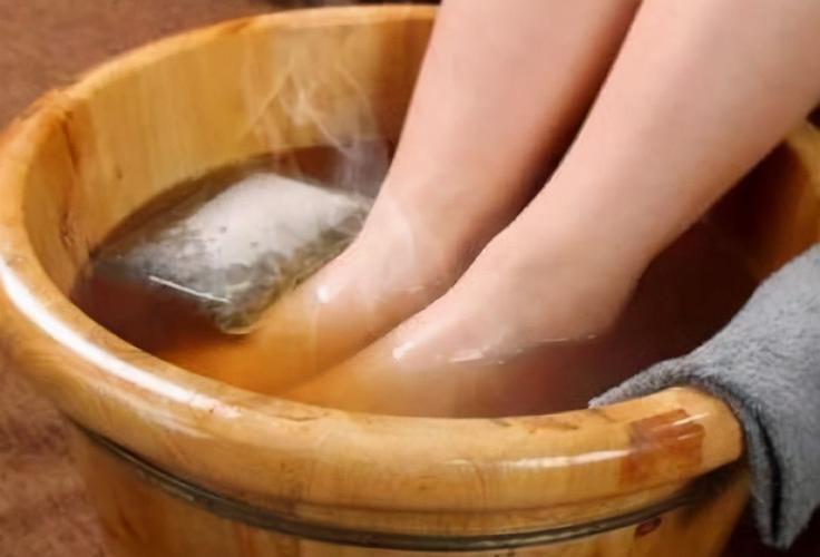 每天用热水泡脚可以去体内湿气吗?