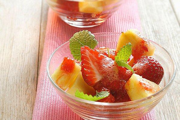 【解腻草莓菠萝】 最佳开胃水果冷盘的做法