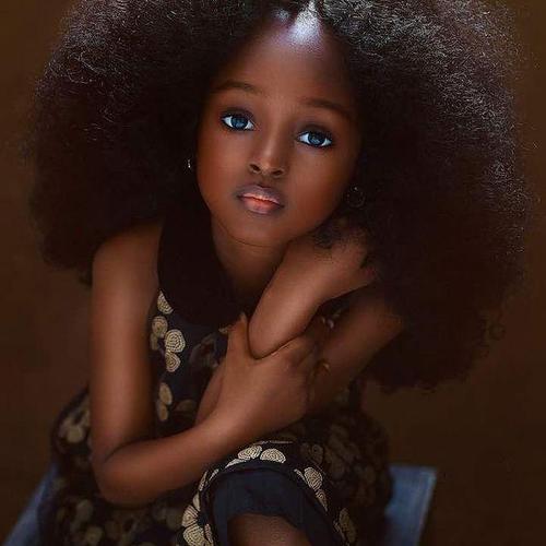 5岁黑人女孩靠眼睛走红自带超模气质有世界最美女孩称号