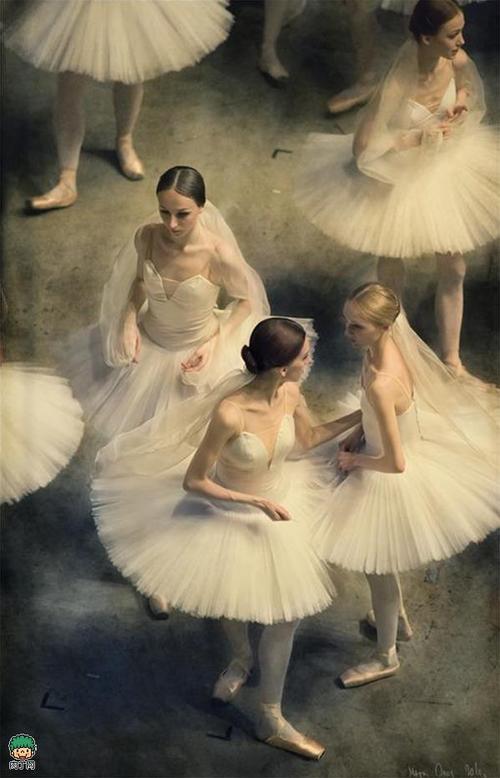 巴黎天空中的芭蕾舞女孩儿 唯美意境图片摄影