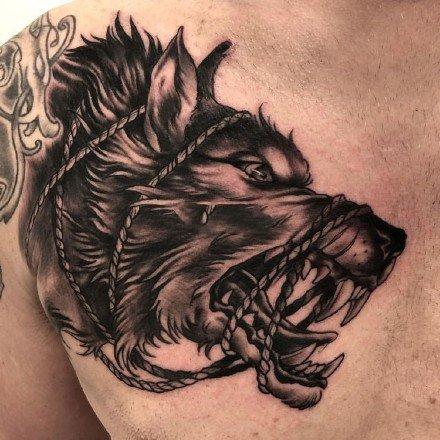 狼头图腾纹身,凶狠霸气张大嘴巴的饿狼纹身图案欣赏