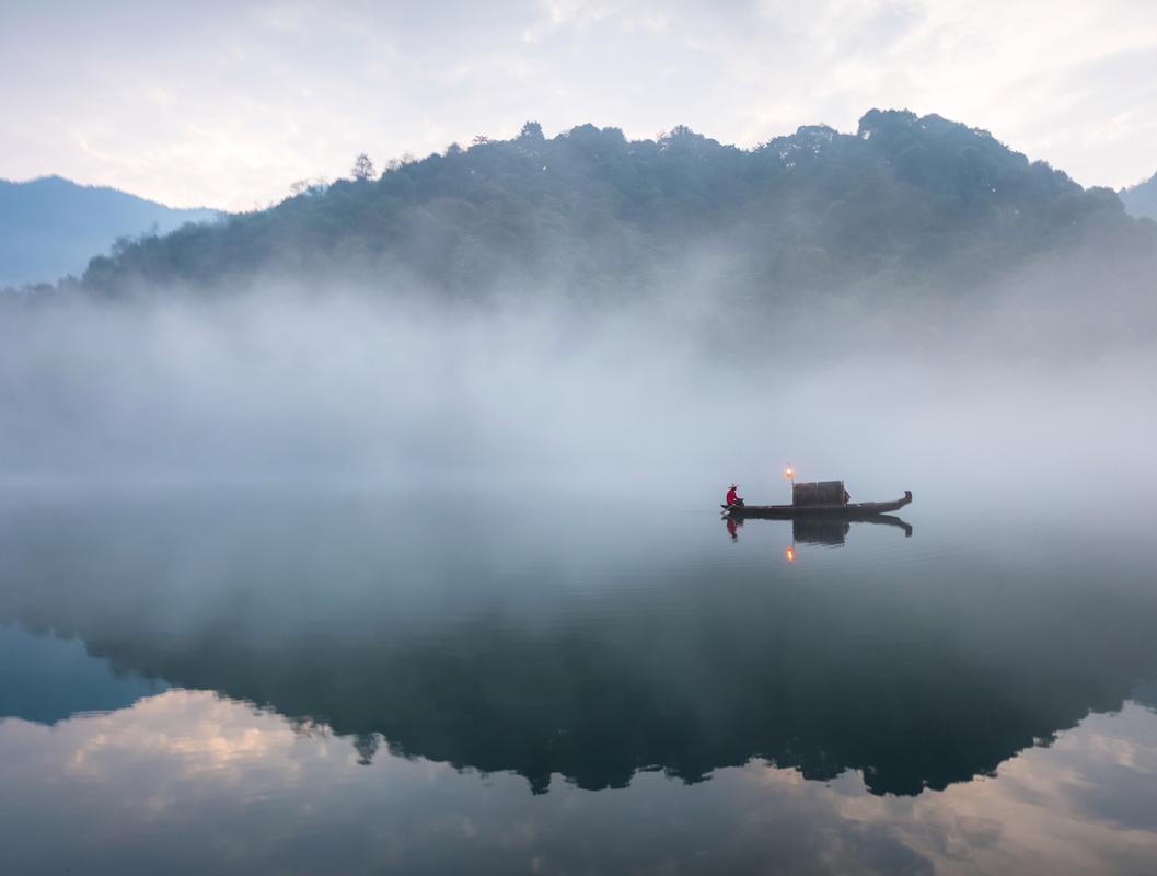 东江湖风景区位于郴州,是国内中南地区目前最大的人工湖泊,也是国家水